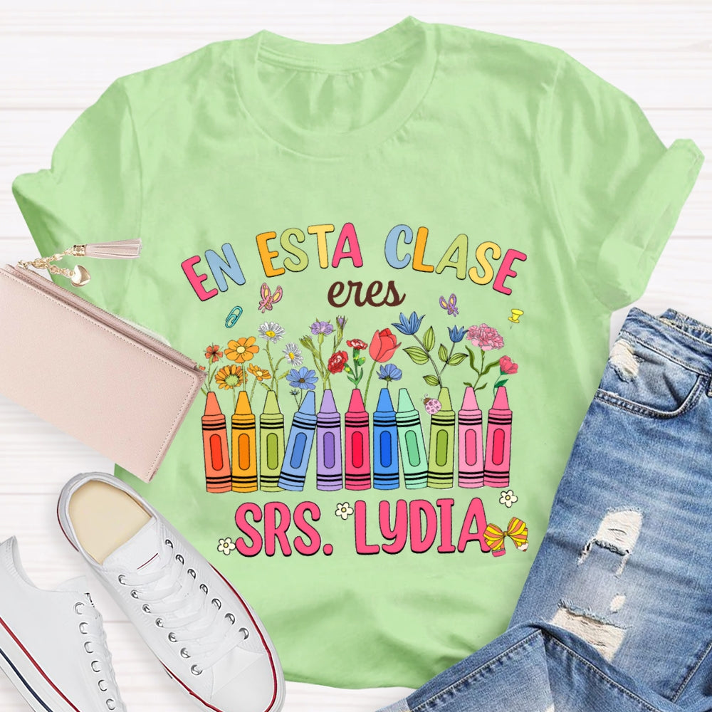 Personalized Name En Esta Clase Eres Colored Crayons And Small Flowers Bilingual Teacher T-shirt