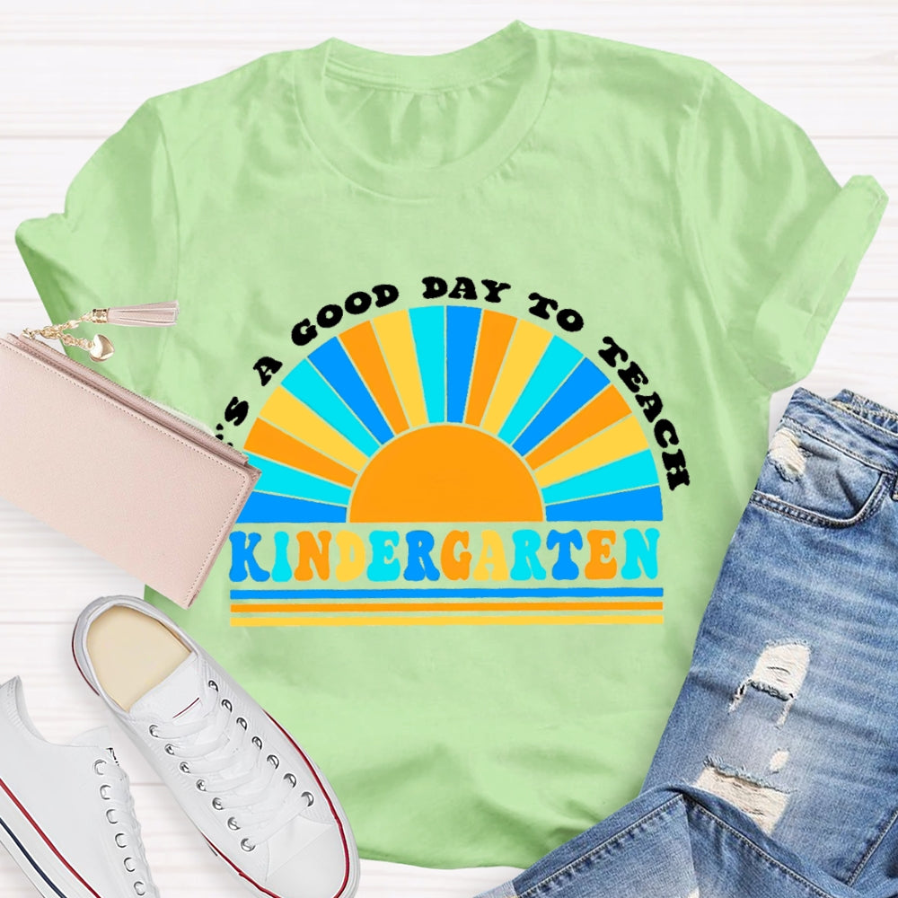 Personalized Grade It'S A Good Day To Teach Kindergarten Rainbow T-Shirt