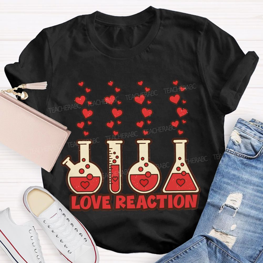 Love Reaction Hearts And Reagent Bottles Science Teacher T-shirt