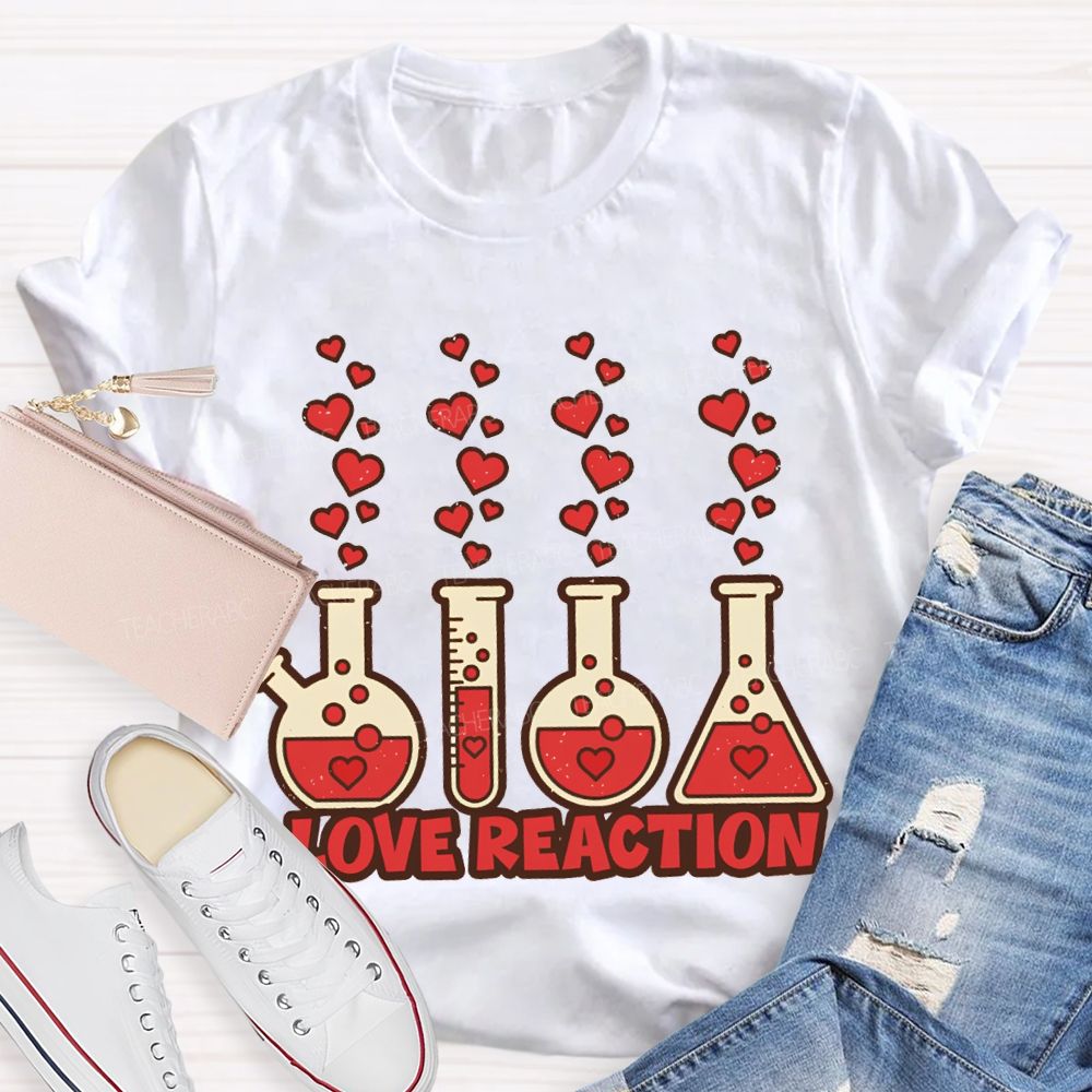 Love Reaction Hearts And Reagent Bottles Science Teacher T-shirt