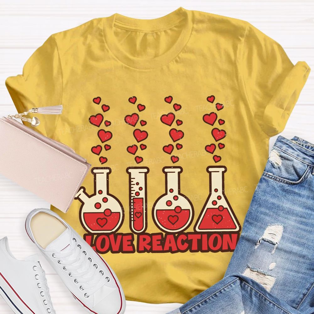 Love Reaction Hearts And Reagent Bottles Science Teacher T-shirt