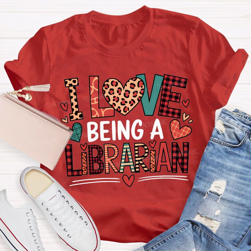 I Love Being A Librarian Heart Print T-shirt