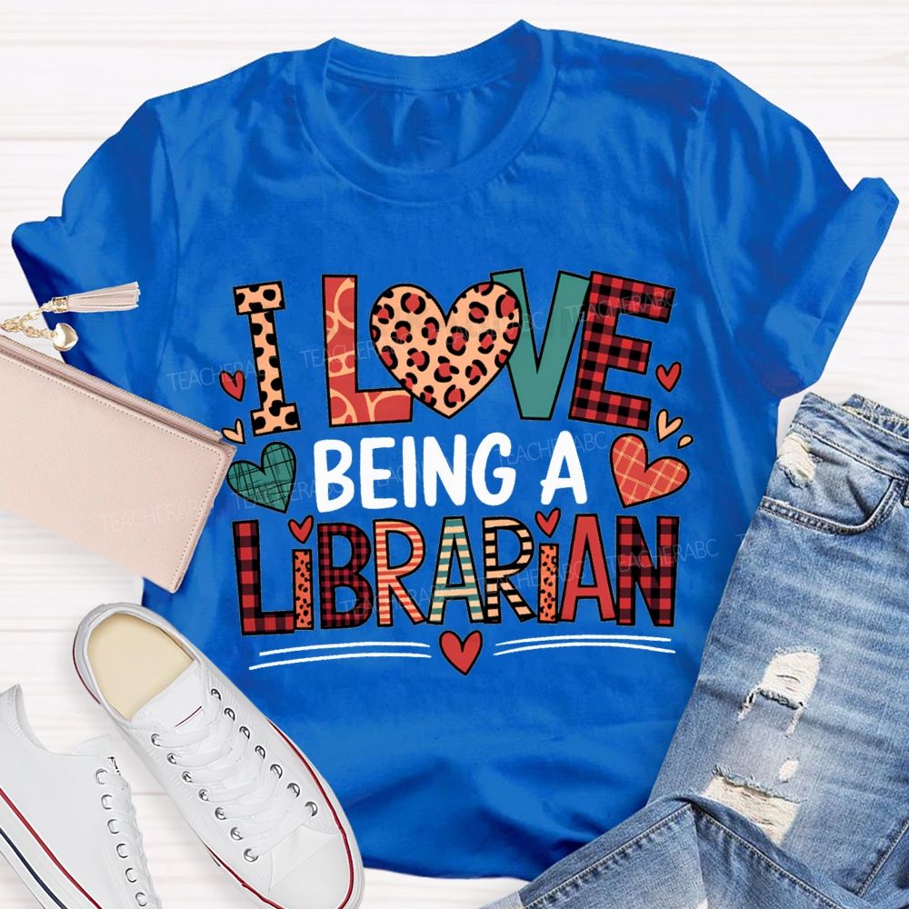 I Love Being A Librarian Heart Print T-shirt