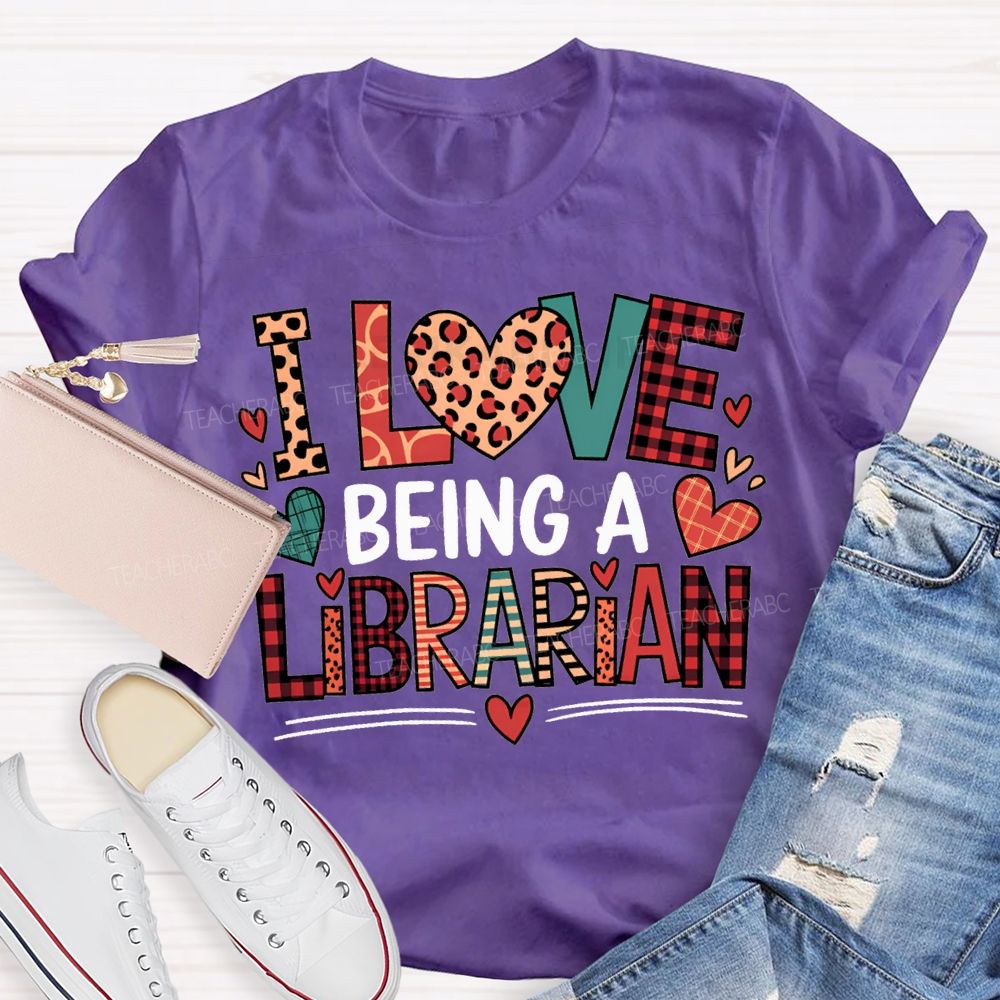 I Love Being A Librarian Heart Print T-shirt