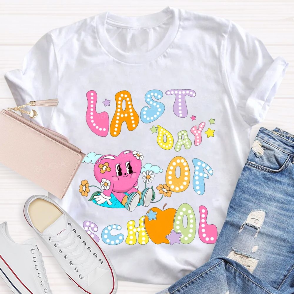 Last Day Of School Apple And Heart Print Teacher T-shirt