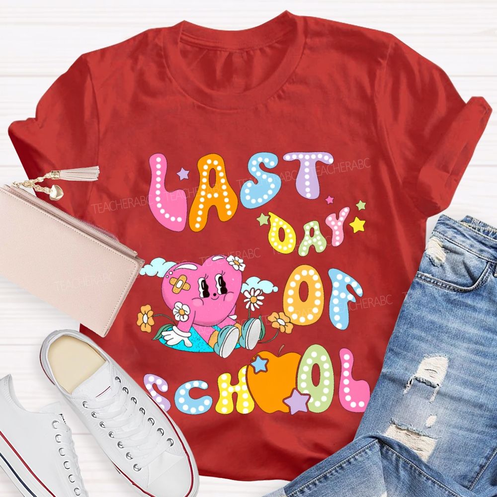 Last Day Of School Apple And Heart Print Teacher T-shirt