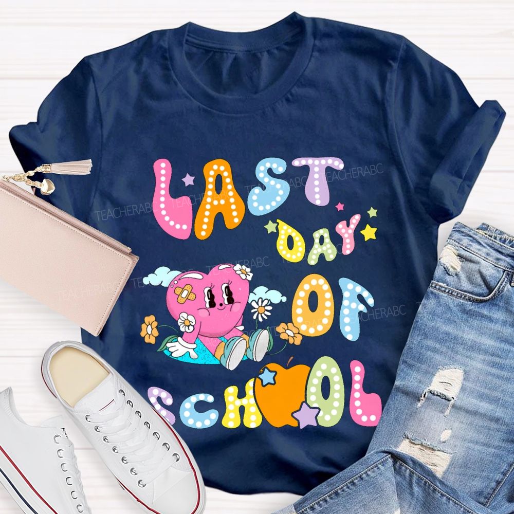 Last Day Of School Apple And Heart Print Teacher T-shirt