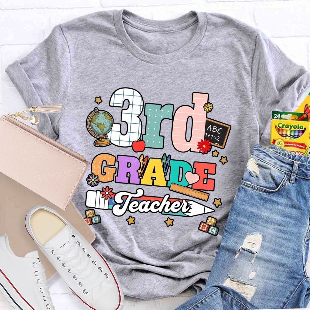 Personalized Grade 3rd Grade Teacher Globe Chalkboard Apple Teacher T-shirt