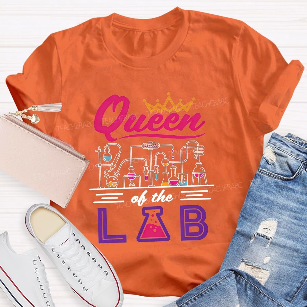 Queen Of The Lab Crown Lab Equipment Beaker Science Teacher T-shirt
