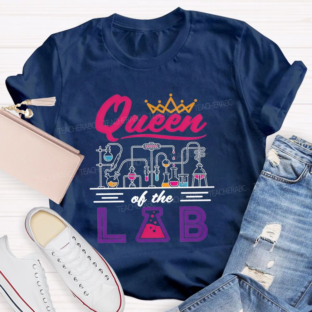 Queen Of The Lab Crown Lab Equipment Beaker Science Teacher T-shirt