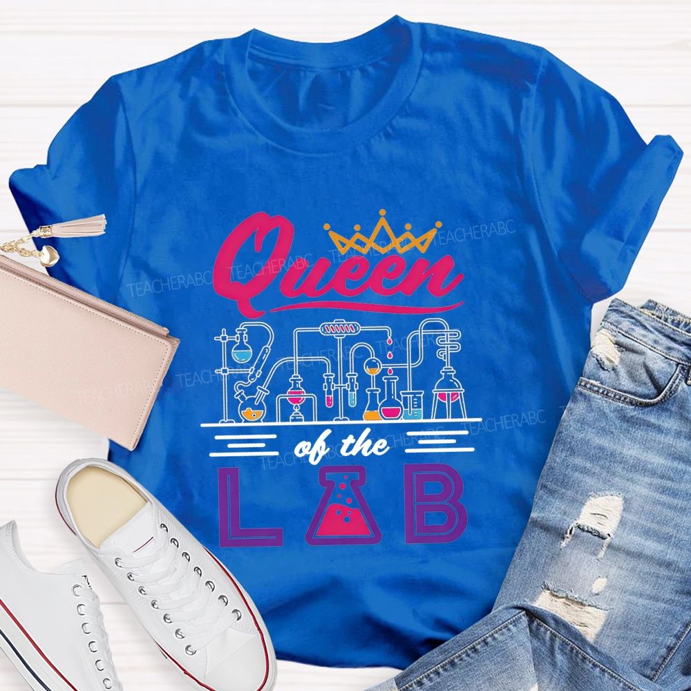 Queen Of The Lab Crown Lab Equipment Beaker Science Teacher T-shirt