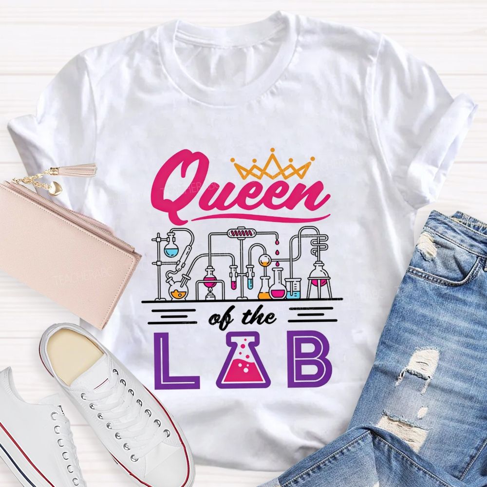 Queen Of The Lab Crown Lab Equipment Beaker Science Teacher T-shirt