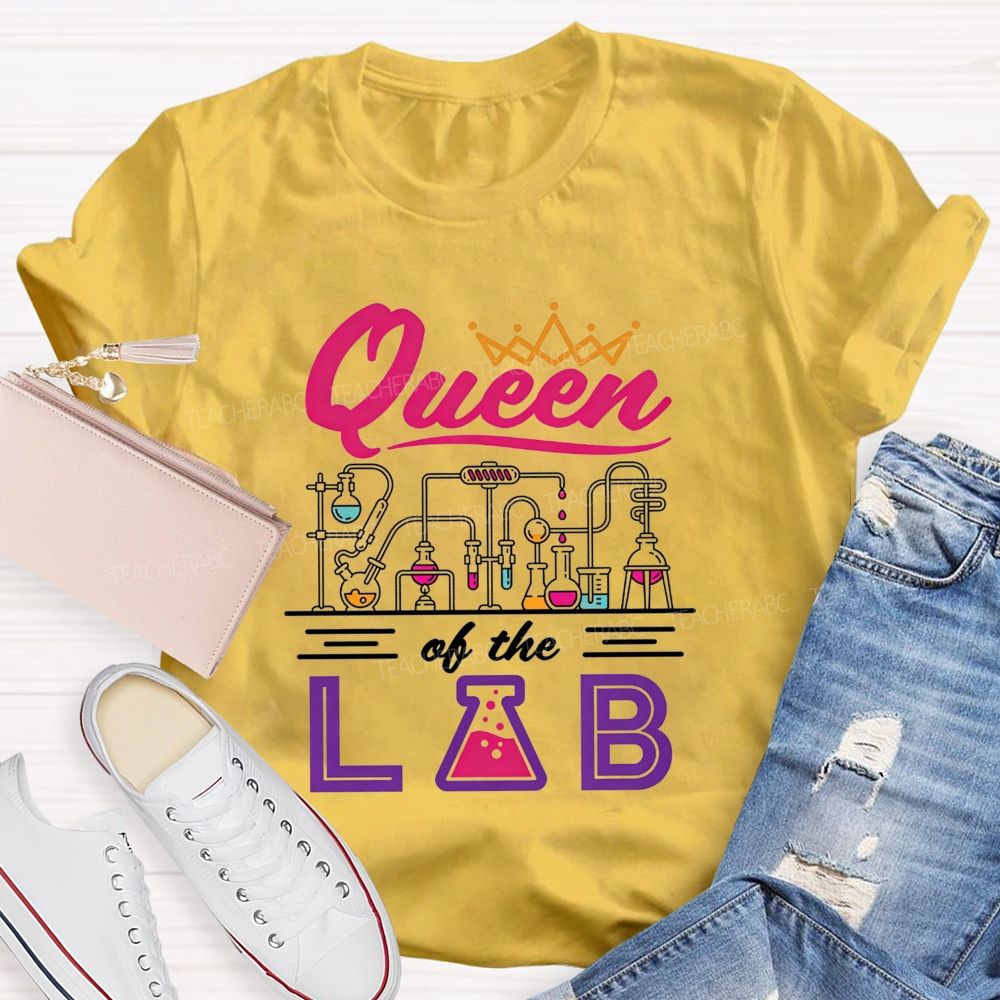 Queen Of The Lab Crown Lab Equipment Beaker Science Teacher T-shirt