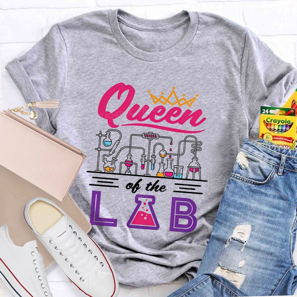 Queen Of The Lab Crown Lab Equipment Beaker Science Teacher T-shirt