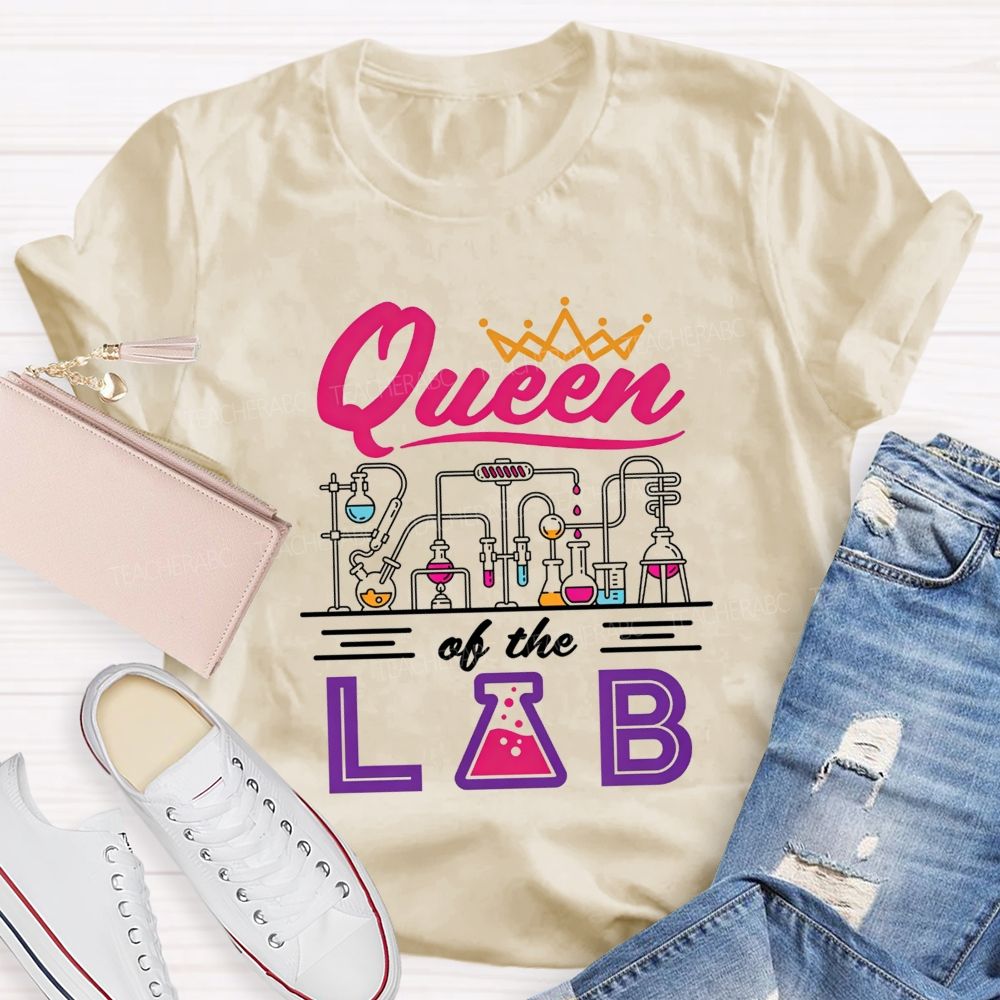 Queen Of The Lab Crown Lab Equipment Beaker Science Teacher T-shirt