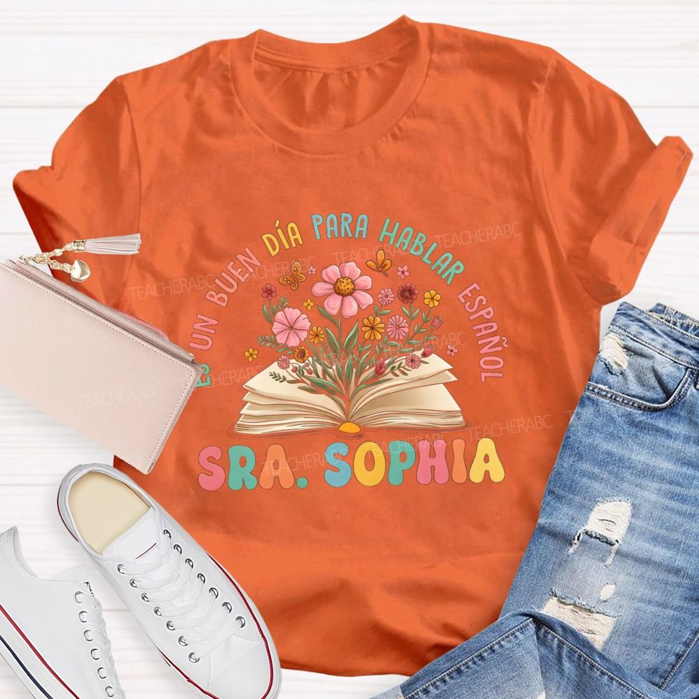 Personalized name Es un buen día para hablar español Flower Book Teacher T-shirt