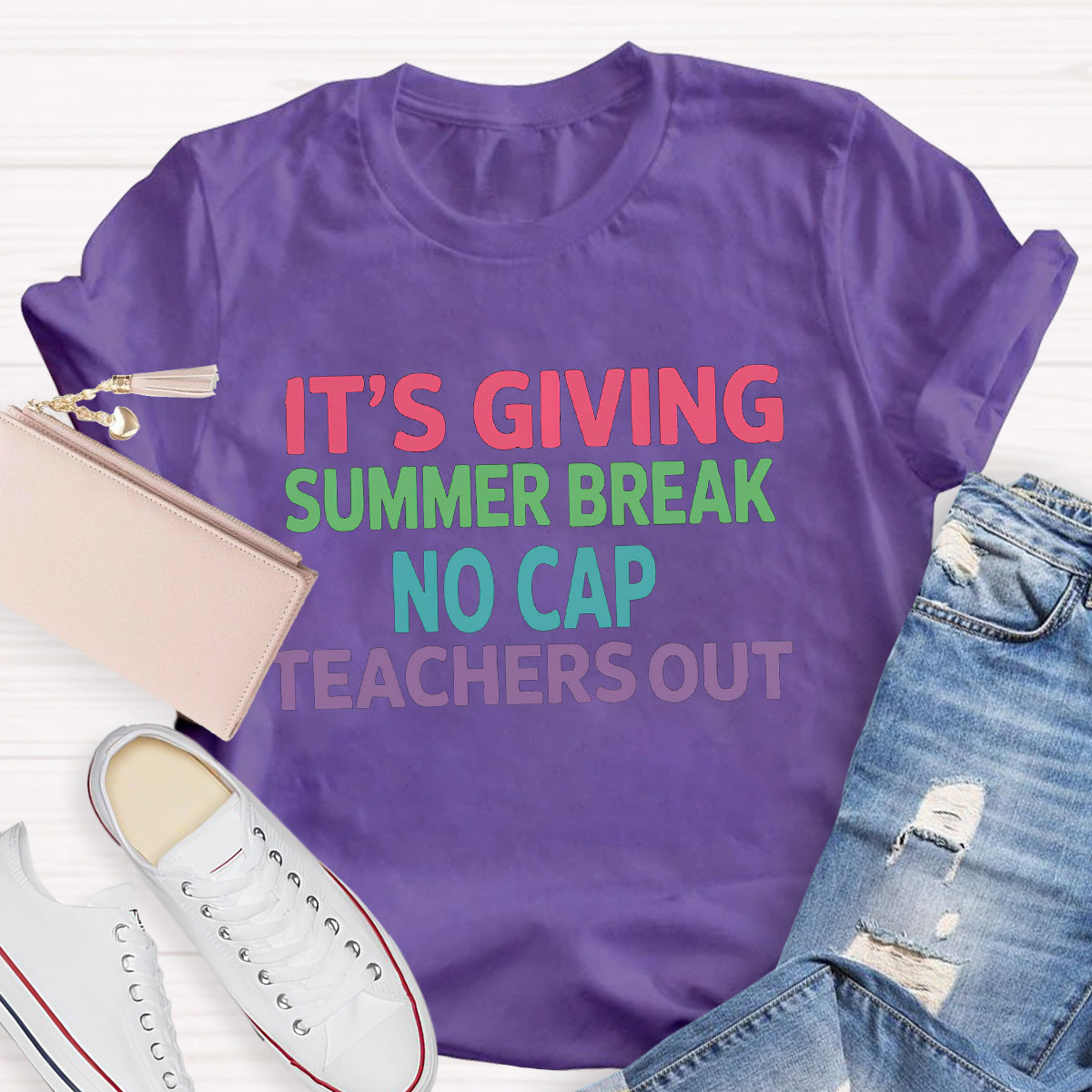 It's Giving Summer Break No Cap Teaches Out Teacher T-Shirt