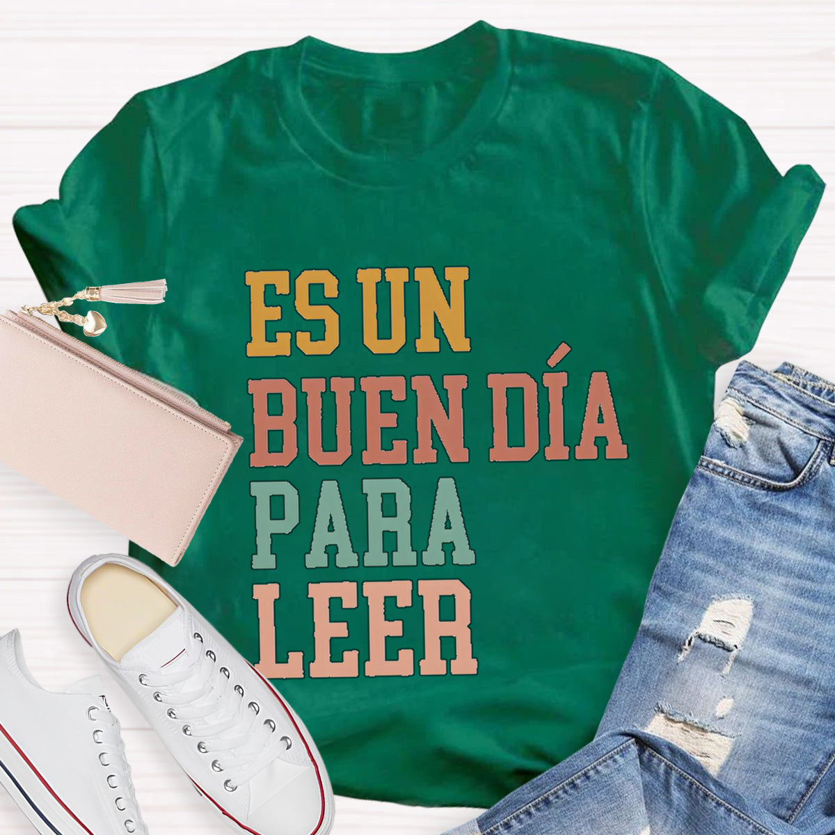 Es Un Buen Día Para Leer Spanish Teache T-Shirt