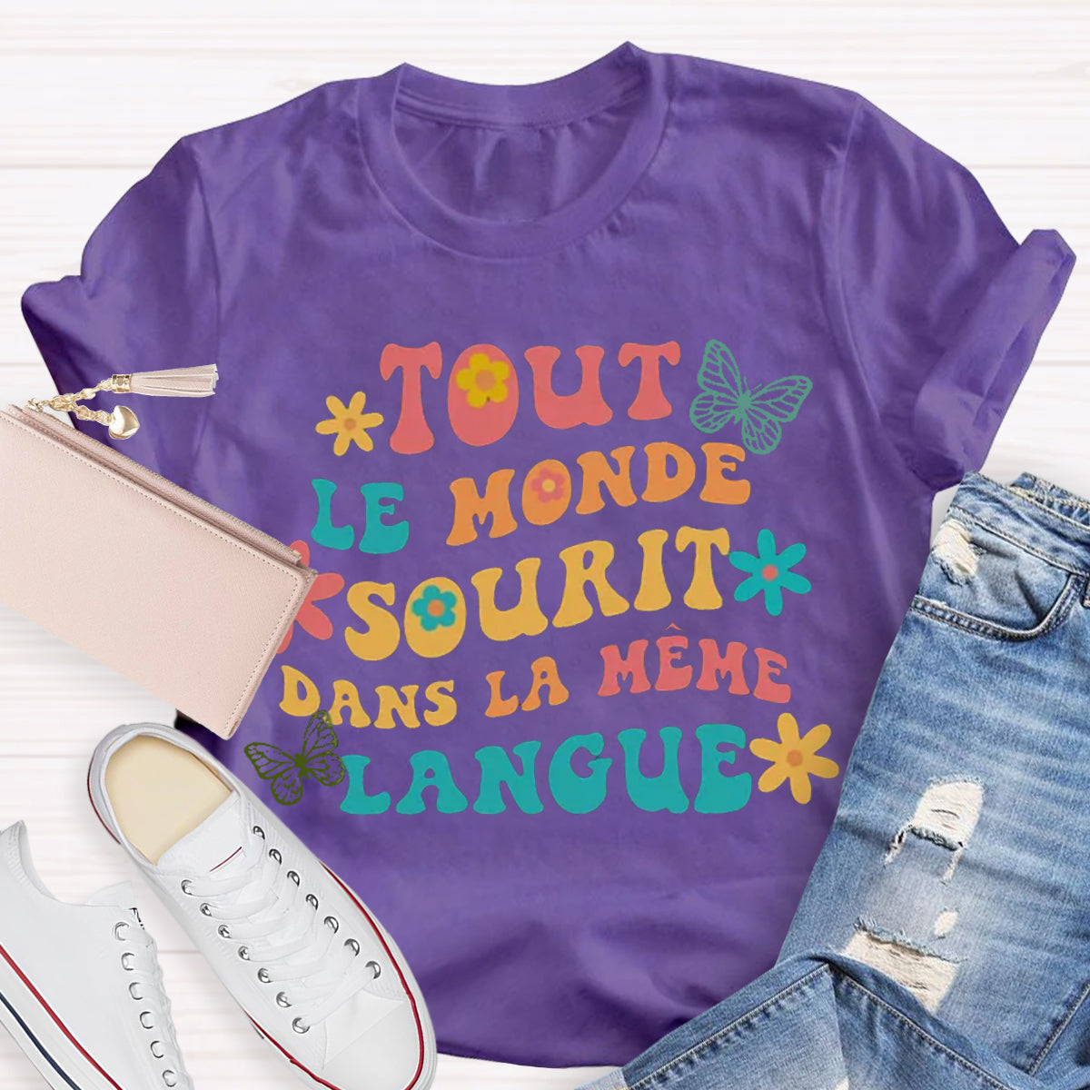 Tout Le Monde Sourit Dans La Même Langue French Teacher T-Shirt