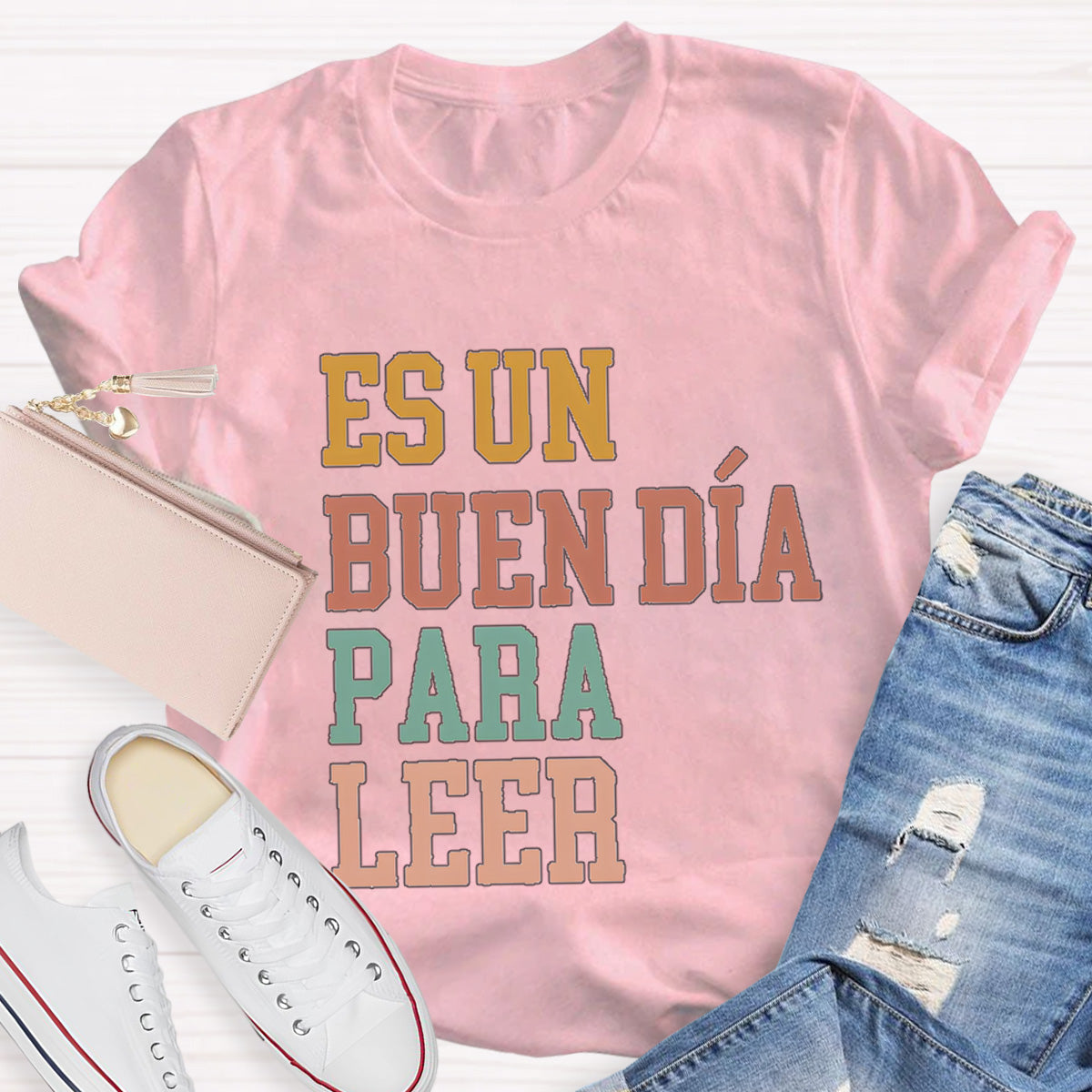 Es Un Buen Día Para Leer Spanish Teache T-Shirt