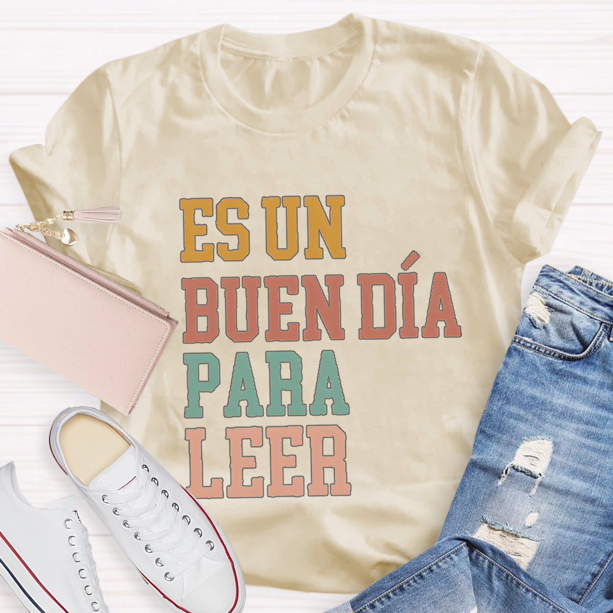 Es Un Buen Día Para Leer Spanish Teache T-Shirt