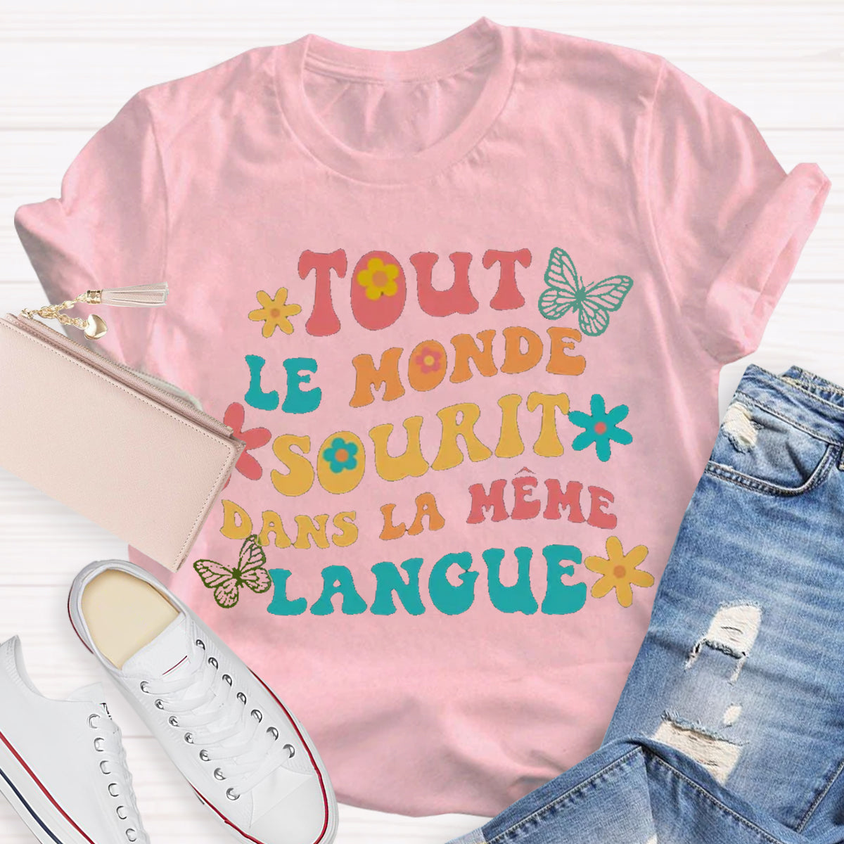 Tout Le Monde Sourit Dans La Même Langue French Teacher T-Shirt