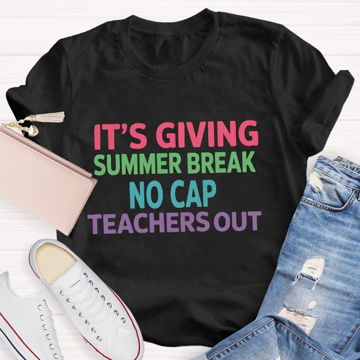 It's Giving Summer Break No Cap Teaches Out Teacher T-Shirt