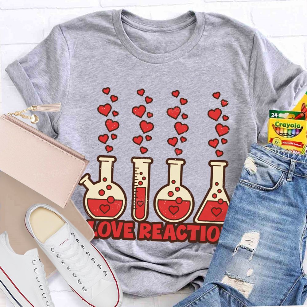 Love Reaction Hearts And Reagent Bottles Science Teacher T-shirt