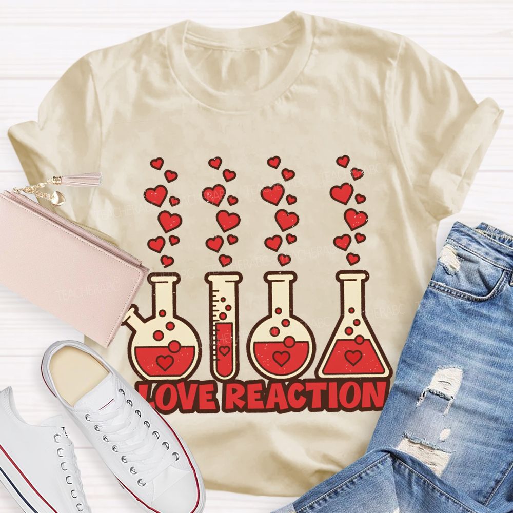 Love Reaction Hearts And Reagent Bottles Science Teacher T-shirt