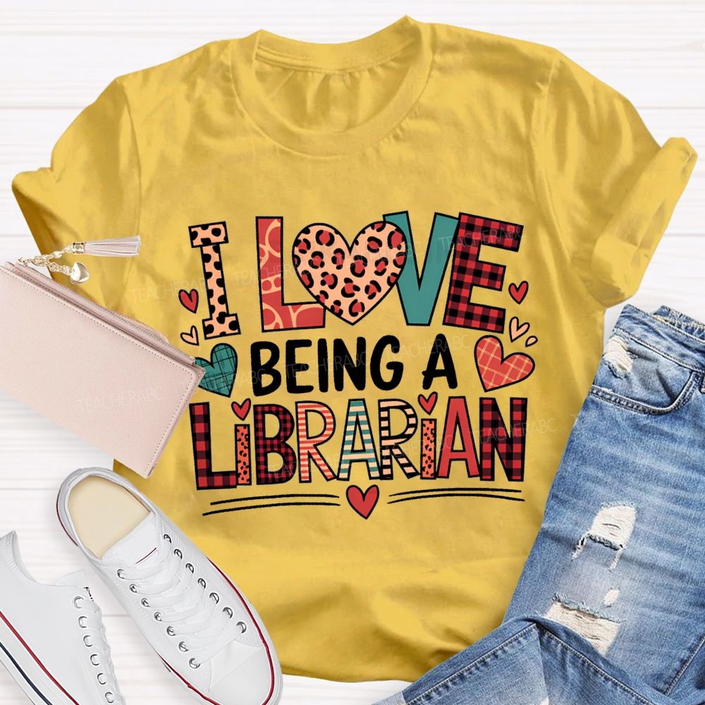 I Love Being A Librarian Heart Print T-shirt