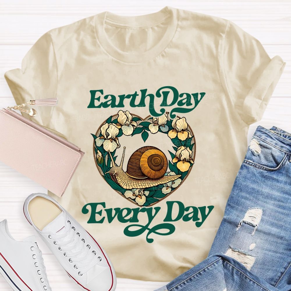 Earth Day Every Day Snail Print T-shirt