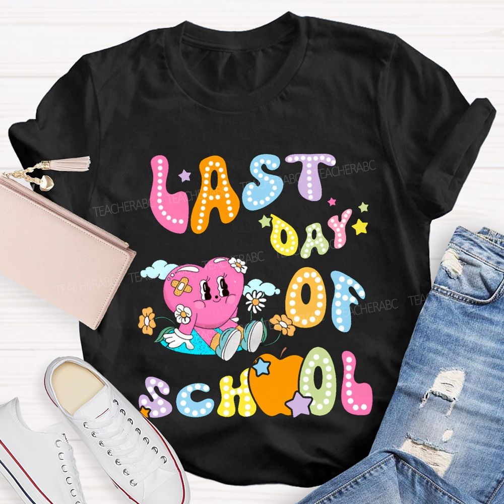 Last Day Of School Apple And Heart Print Teacher T-shirt