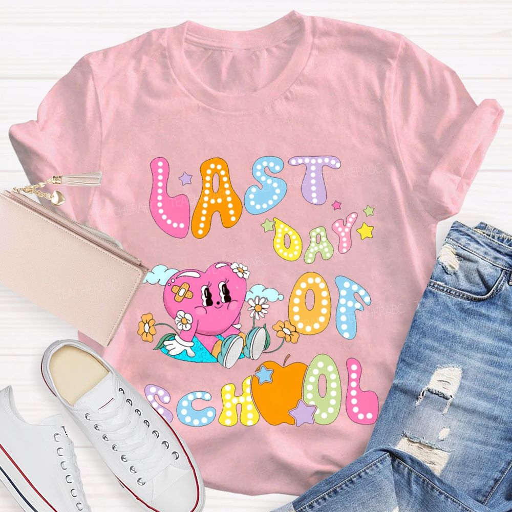 Last Day Of School Apple And Heart Print Teacher T-shirt