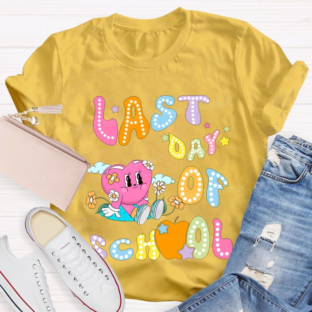 Last Day Of School Apple And Heart Print Teacher T-shirt