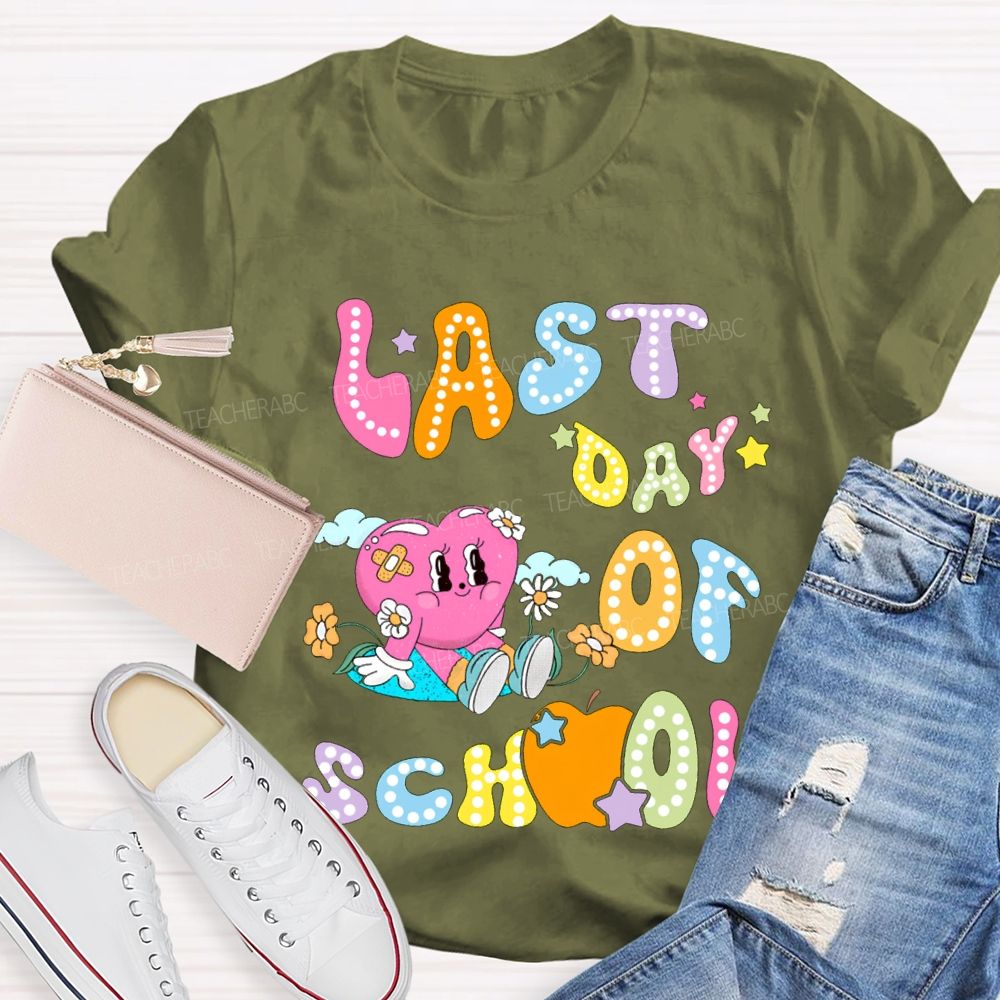 Last Day Of School Apple And Heart Print Teacher T-shirt