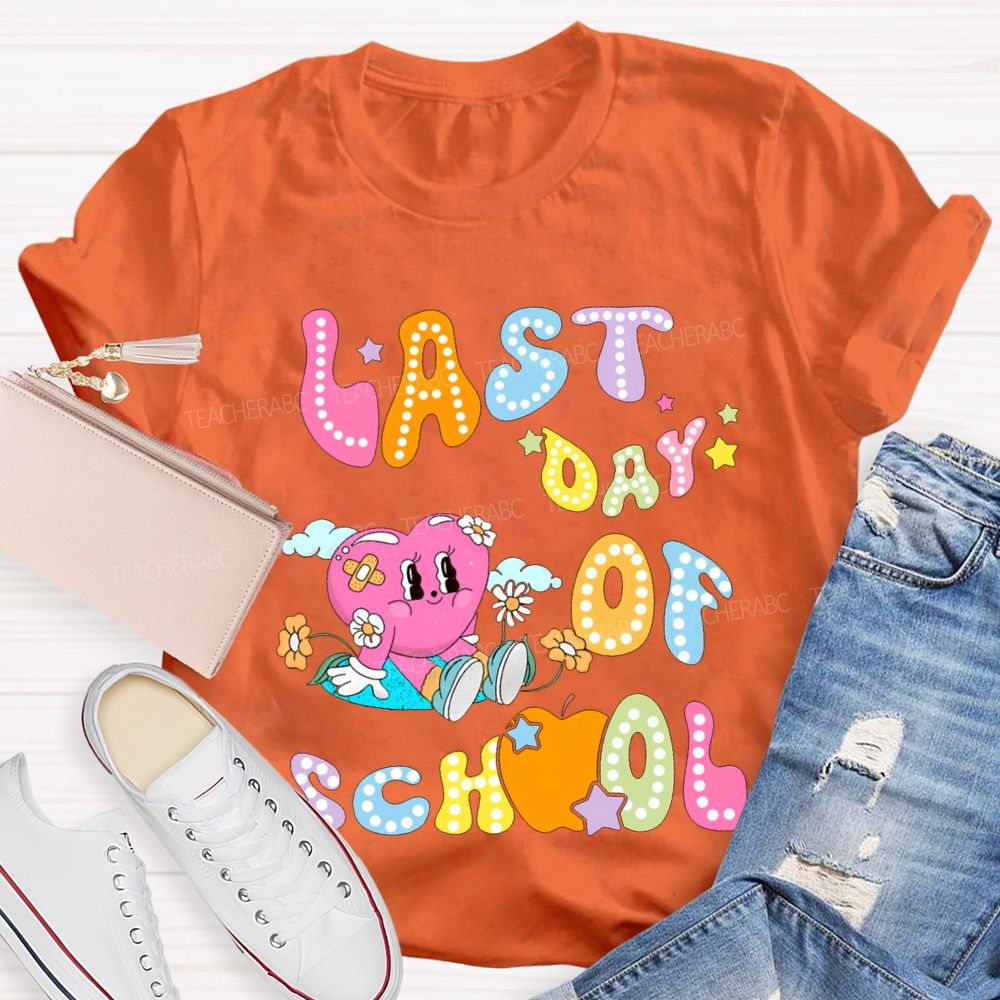 Last Day Of School Apple And Heart Print Teacher T-shirt