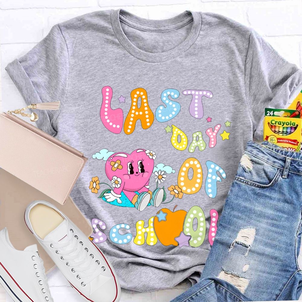 Last Day Of School Apple And Heart Print Teacher T-shirt