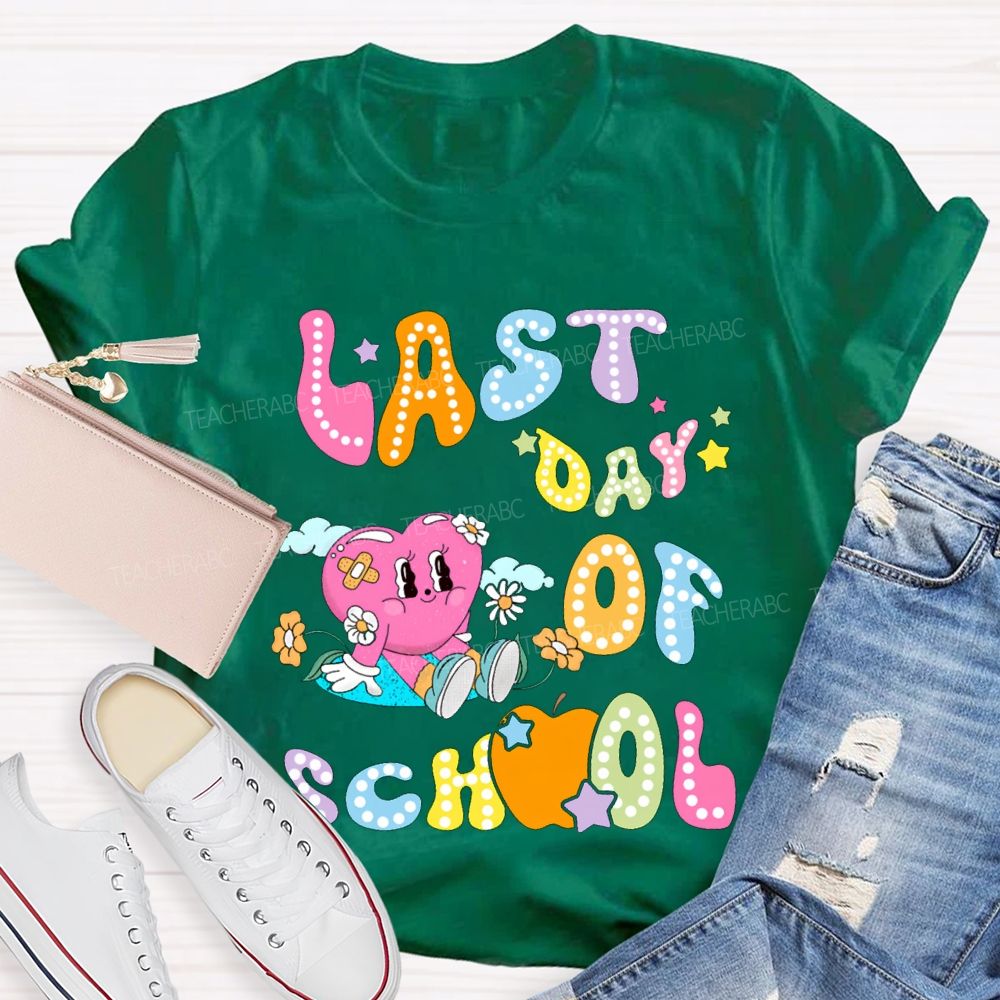 Last Day Of School Apple And Heart Print Teacher T-shirt