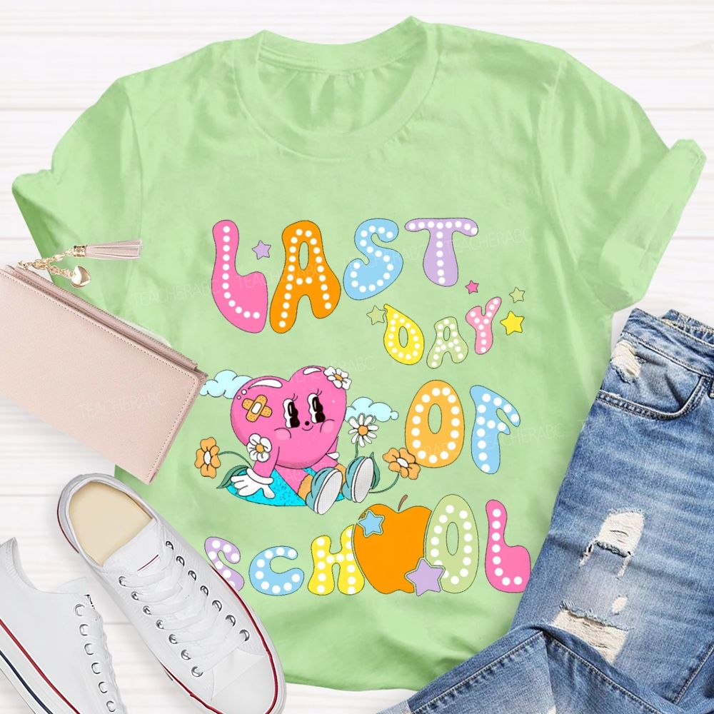 Last Day Of School Apple And Heart Print Teacher T-shirt