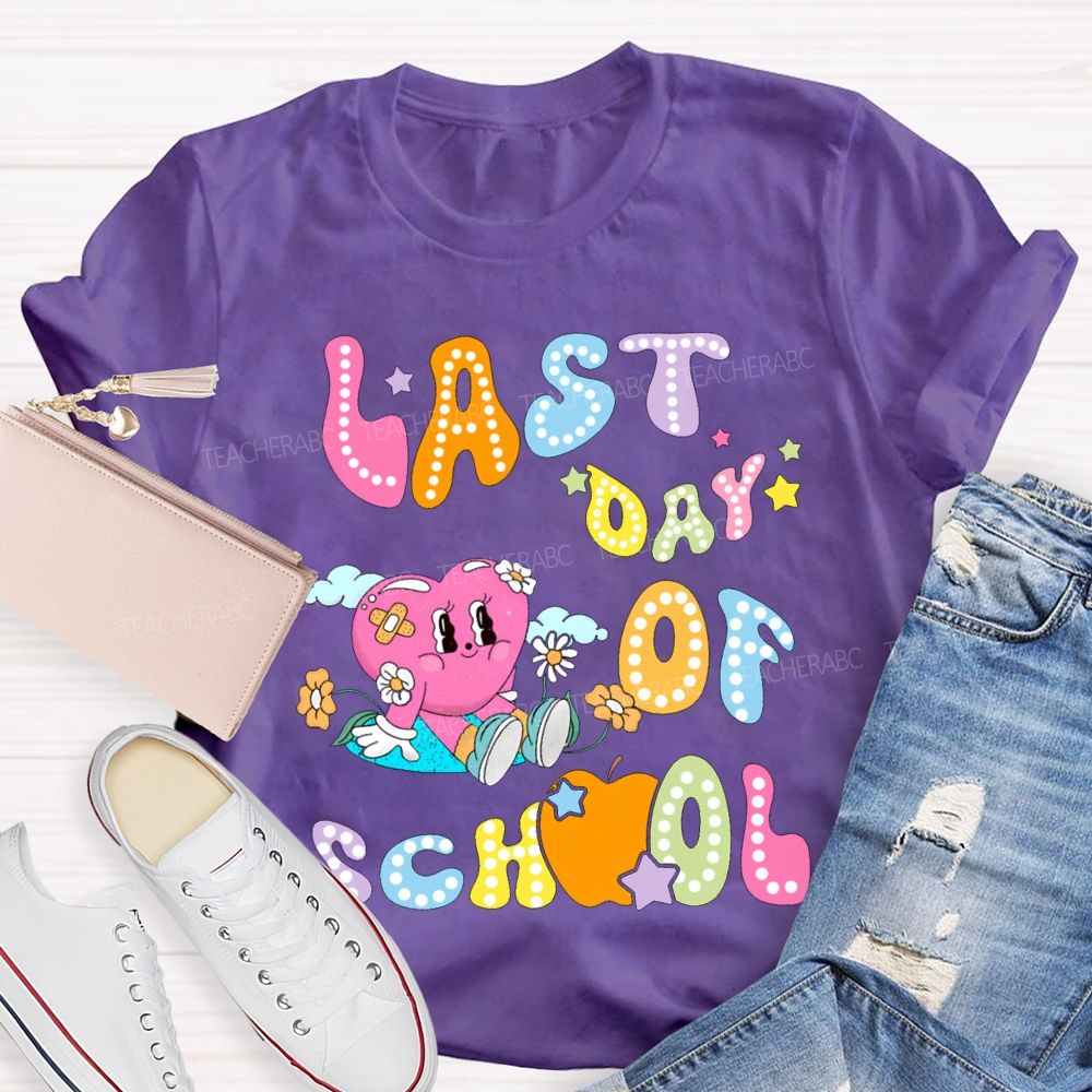 Last Day Of School Apple And Heart Print Teacher T-shirt