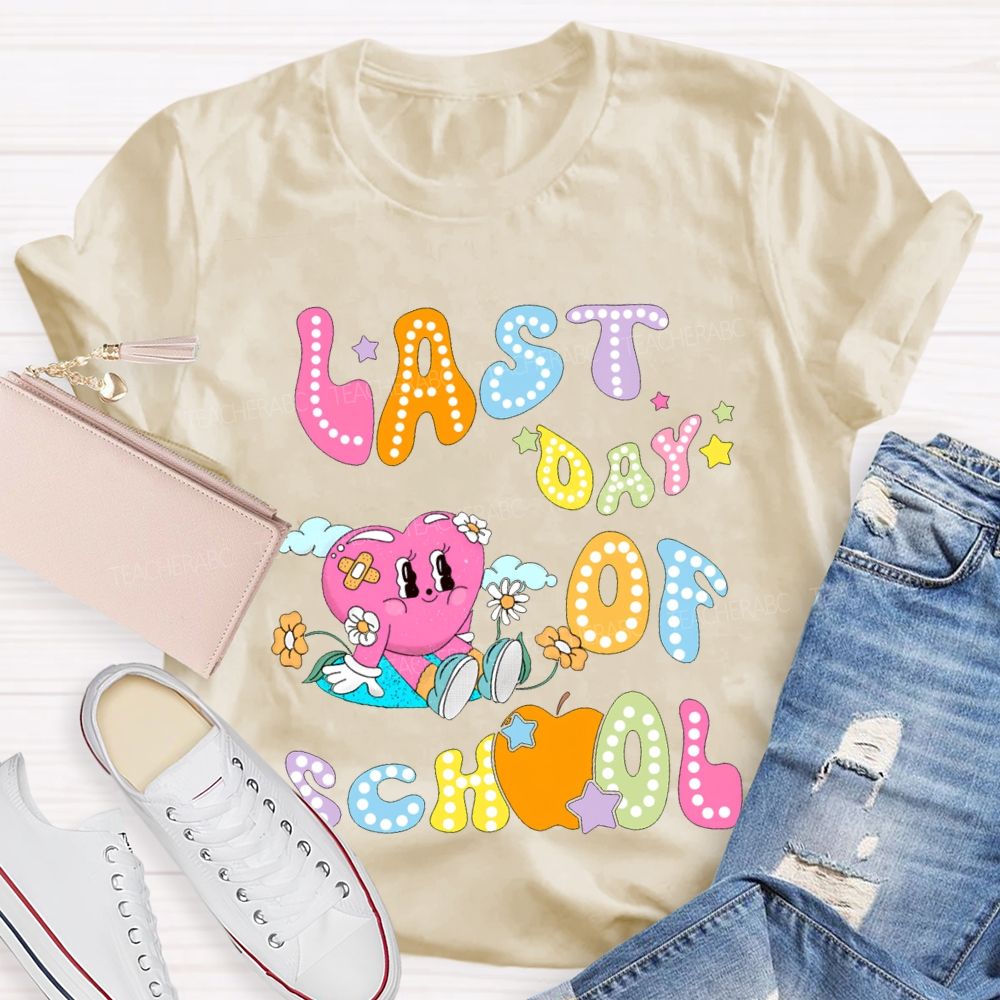 Last Day Of School Apple And Heart Print Teacher T-shirt