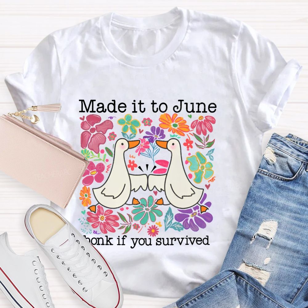 Made It To June  Honk If You Survived   Teacher T-shirt