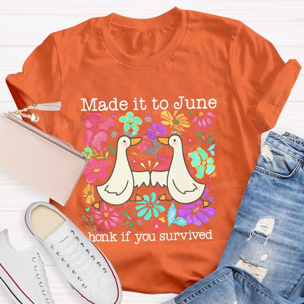 Made It To June  Honk If You Survived   Teacher T-shirt