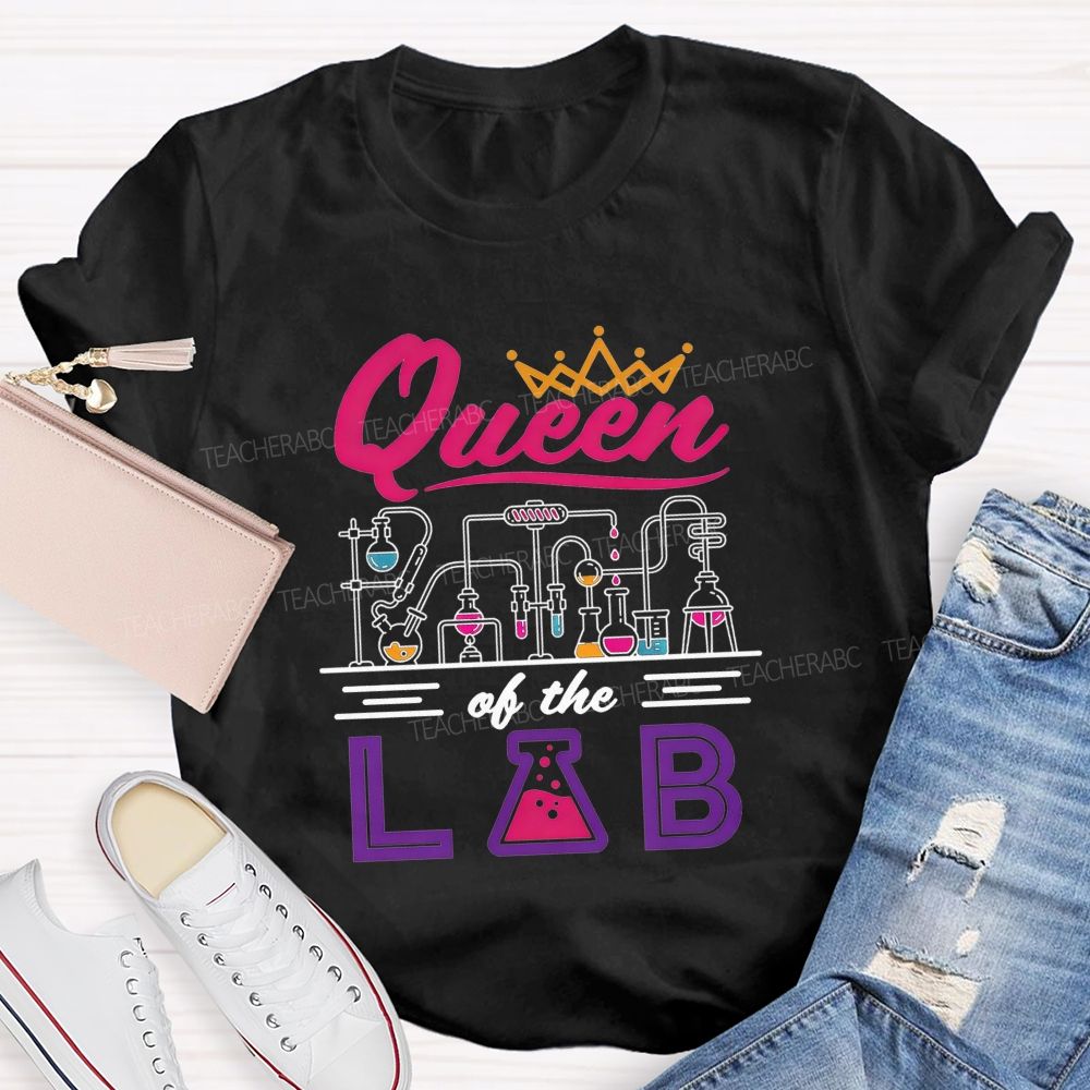 Queen Of The Lab Crown Lab Equipment Beaker Science Teacher T-shirt