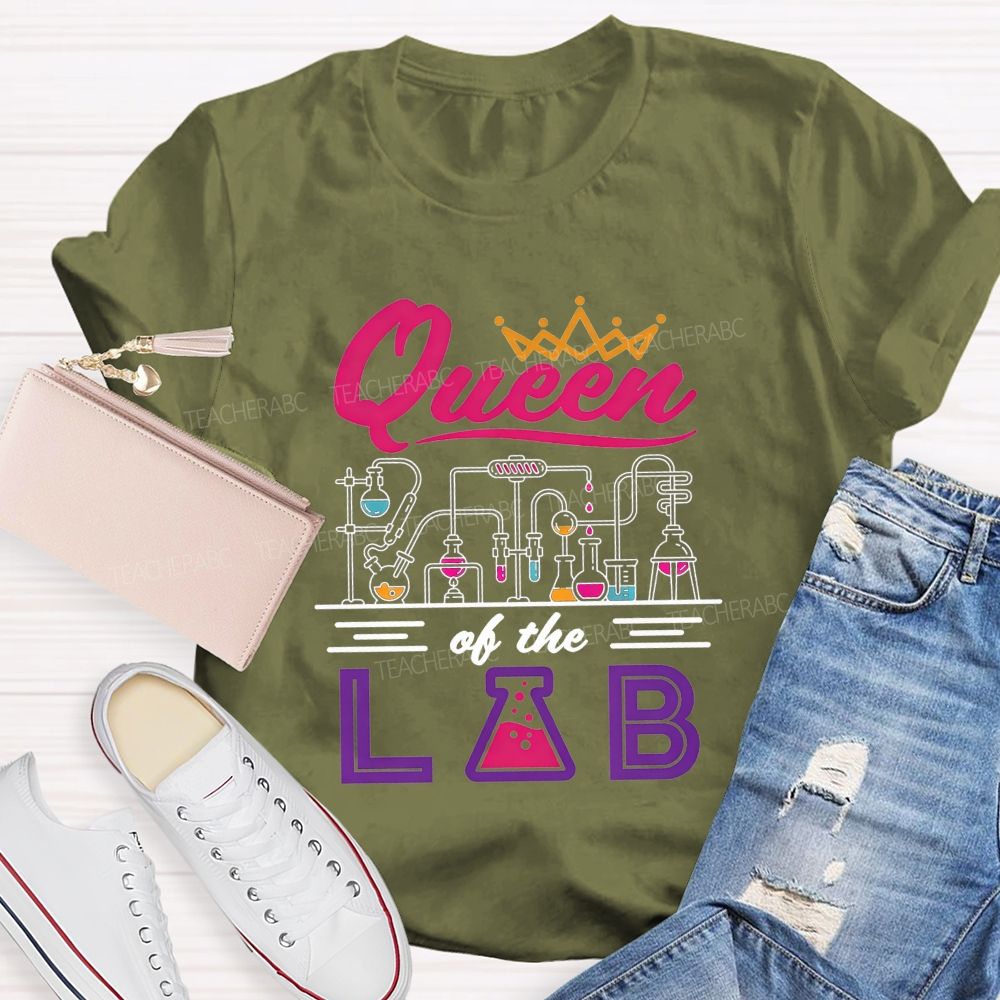 Queen Of The Lab Crown Lab Equipment Beaker Science Teacher T-shirt