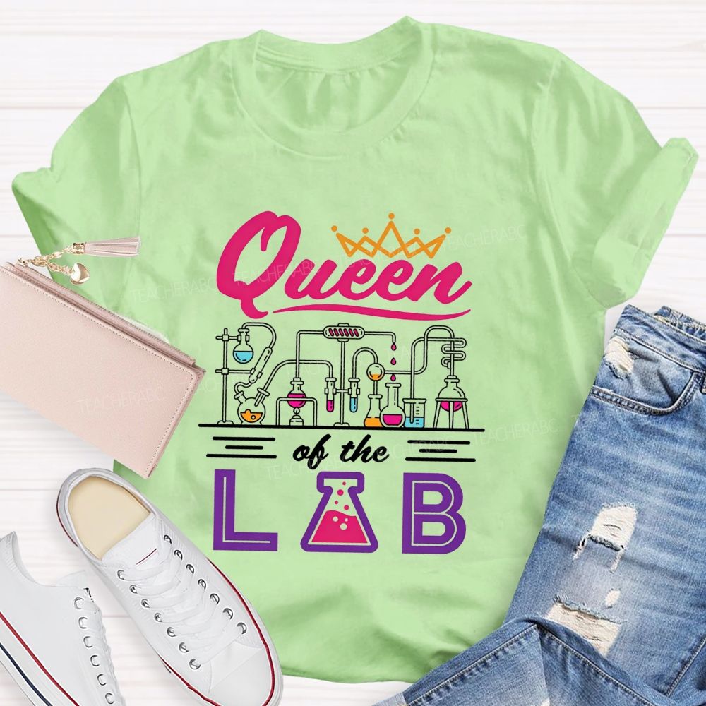 Queen Of The Lab Crown Lab Equipment Beaker Science Teacher T-shirt