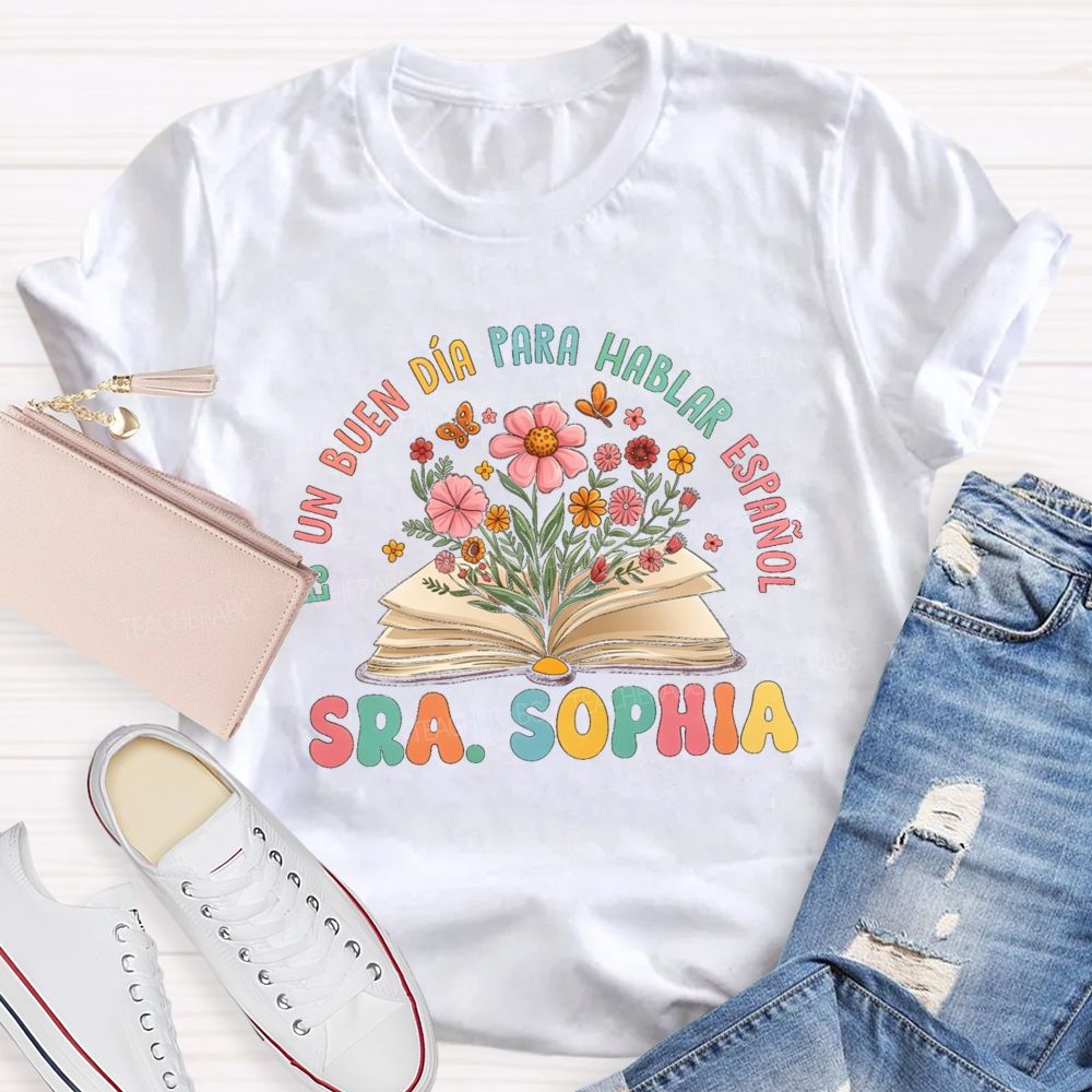 Personalized name Es un buen día para hablar español Flower Book Teacher T-shirt