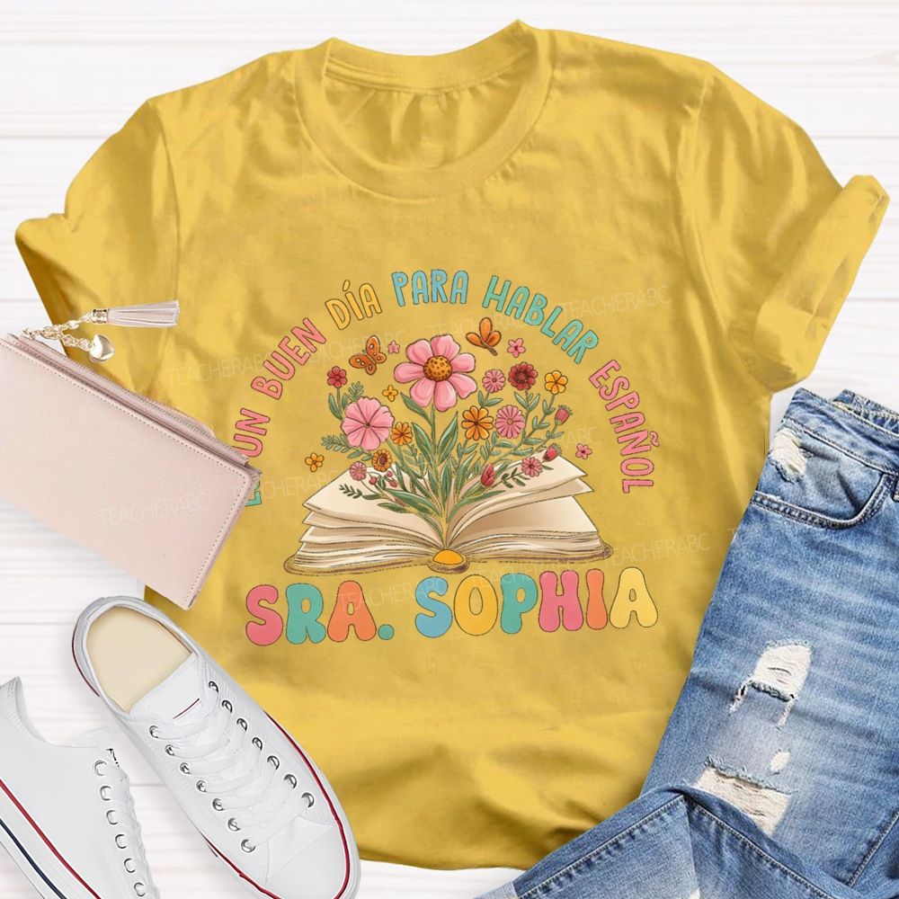 Personalized name Es un buen día para hablar español Flower Book Teacher T-shirt