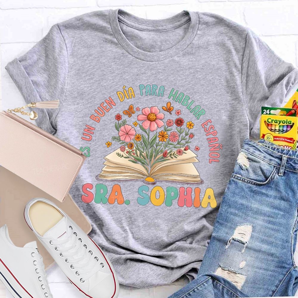Personalized name Es un buen día para hablar español Flower Book Teacher T-shirt