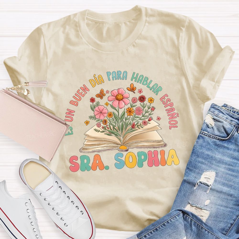 Personalized name Es un buen día para hablar español Flower Book Teacher T-shirt